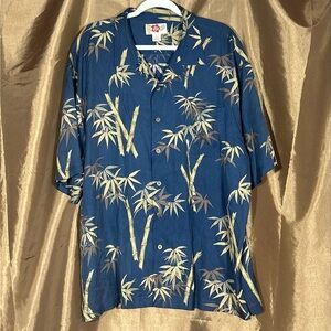 Hilo Hattie men’s shirt (Dress/ Beach shirt)